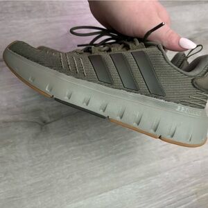 Adidas green shoes never worn size 4